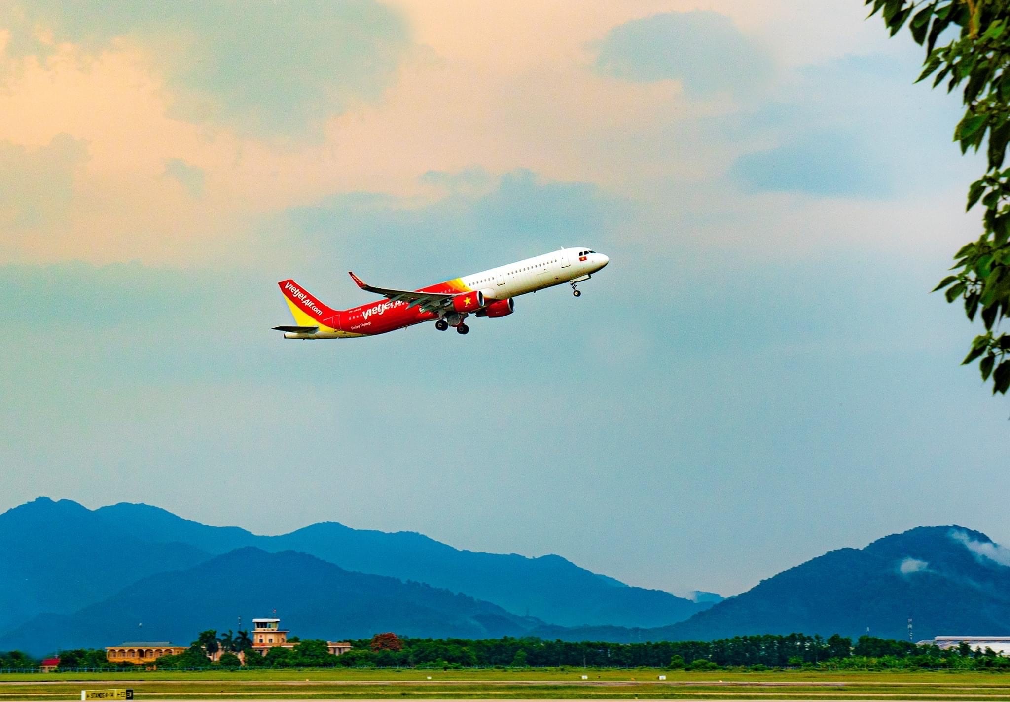 tau-bay-vietjet-1640315390.jpg