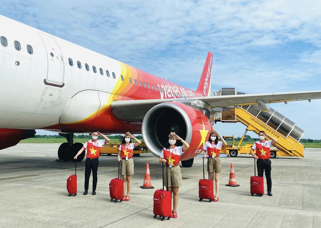 doi-tiep-vien-vietjet-1647573394.jpg
