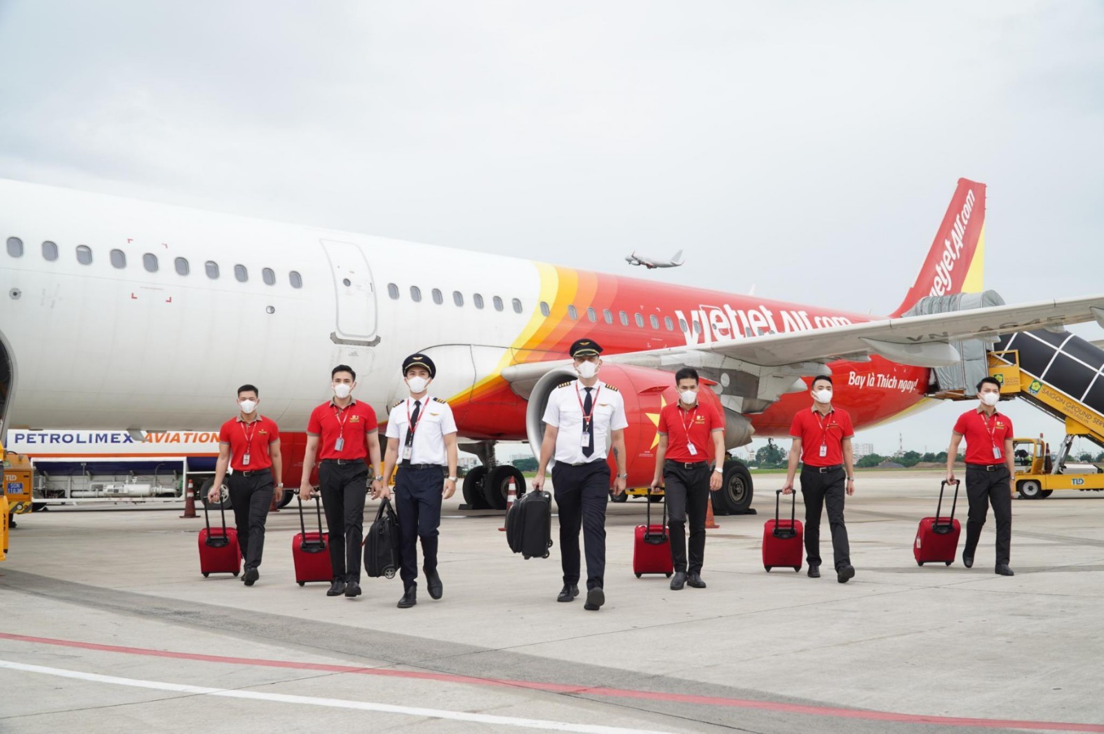 tiep-vien-va-phi-cong-vietjet-1647572372.jpg