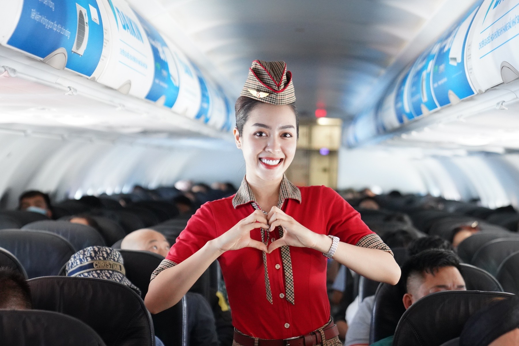 vietjet-cabin-crew-1680497410.jpg