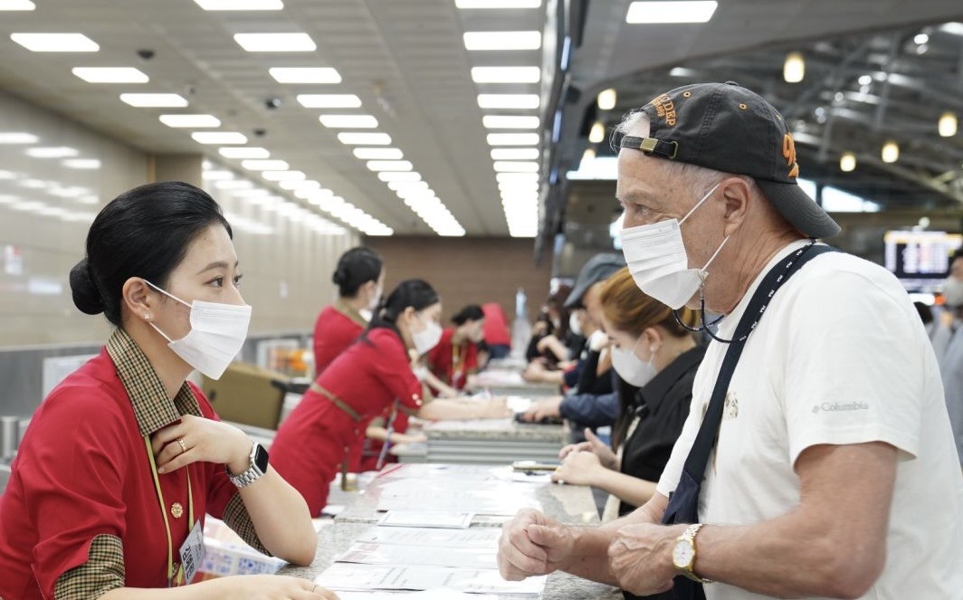 check-in-counter-1685879729.jpg