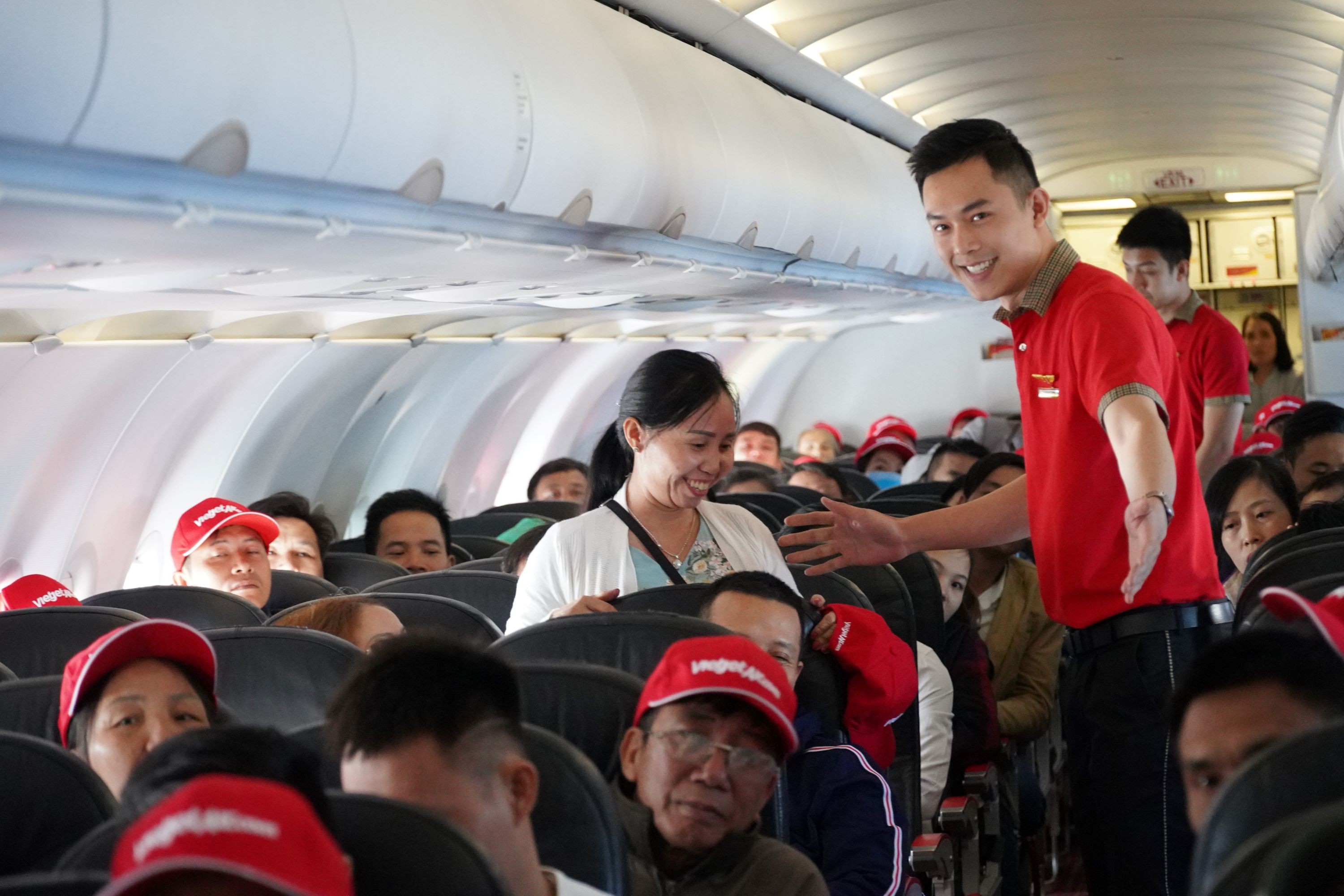 vietjet-cabin-crews-1686022557.jpg