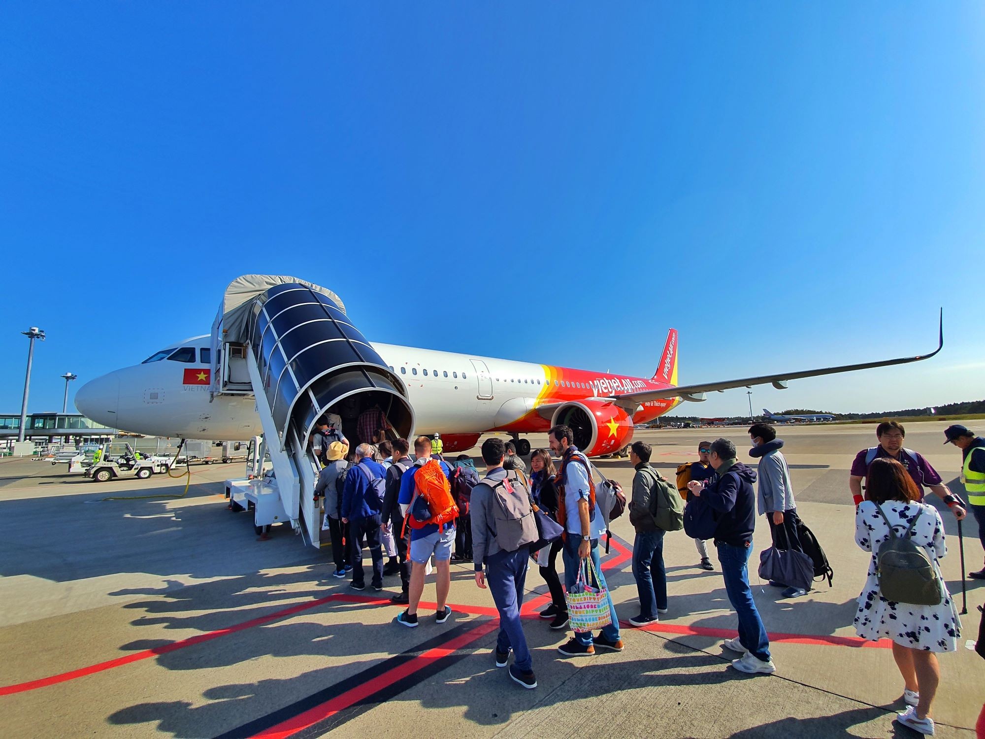 vietjet-passengers-1688737036.jpg