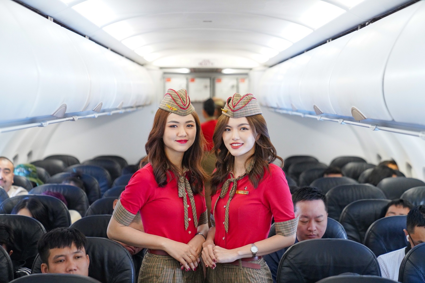 vietjet-cabin-crews-1691468820.jpg