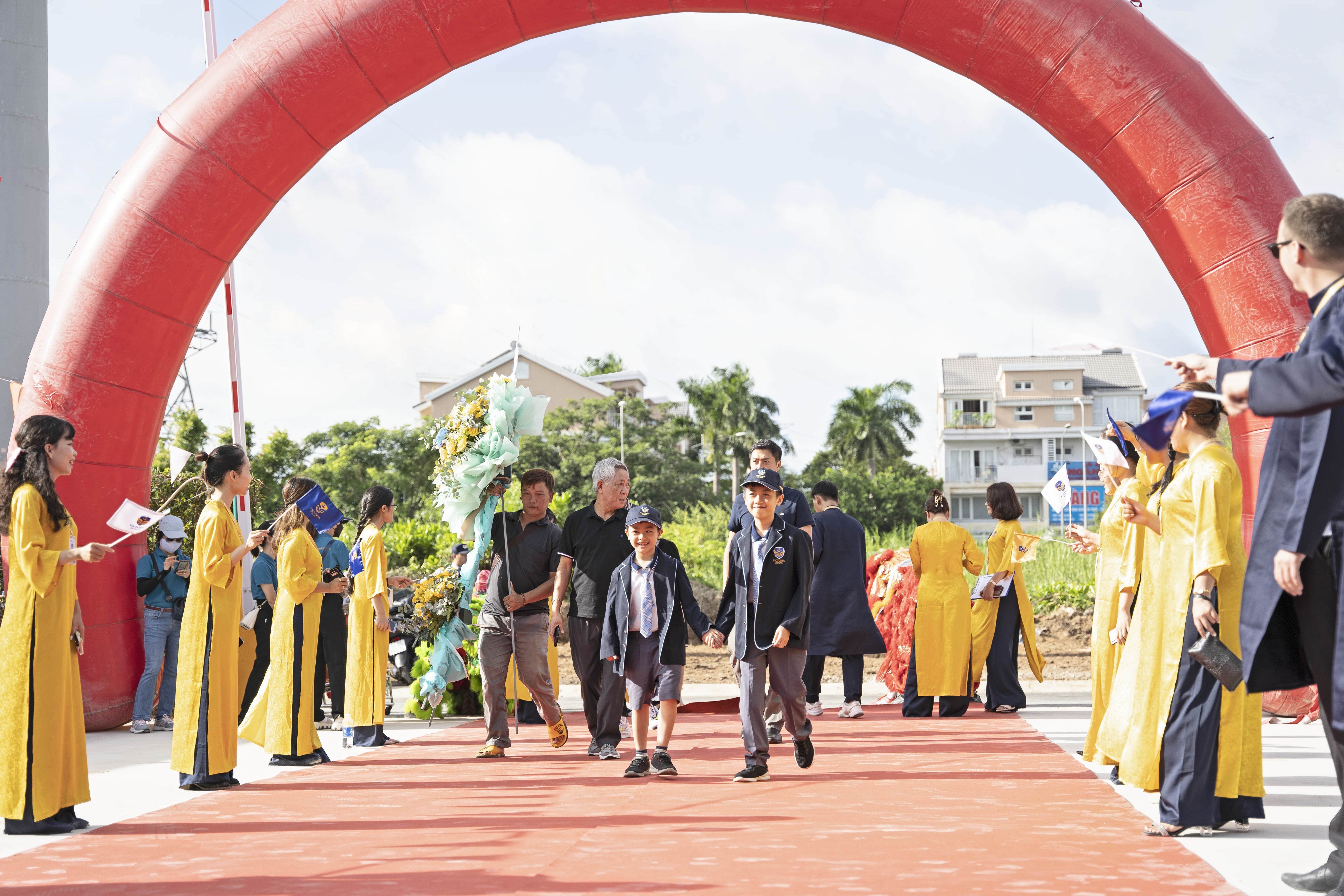 hoc-sinh-toi-truong-min-1691829358.jpg