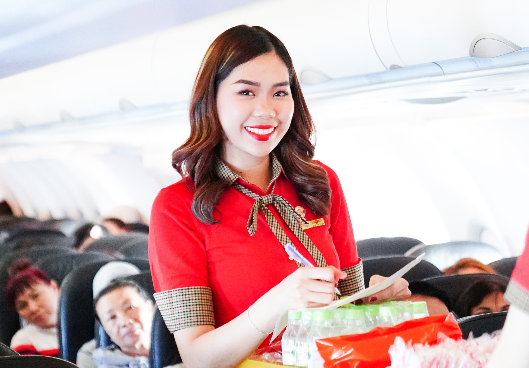 vietjet-cabin-crew-1732779108.jpg