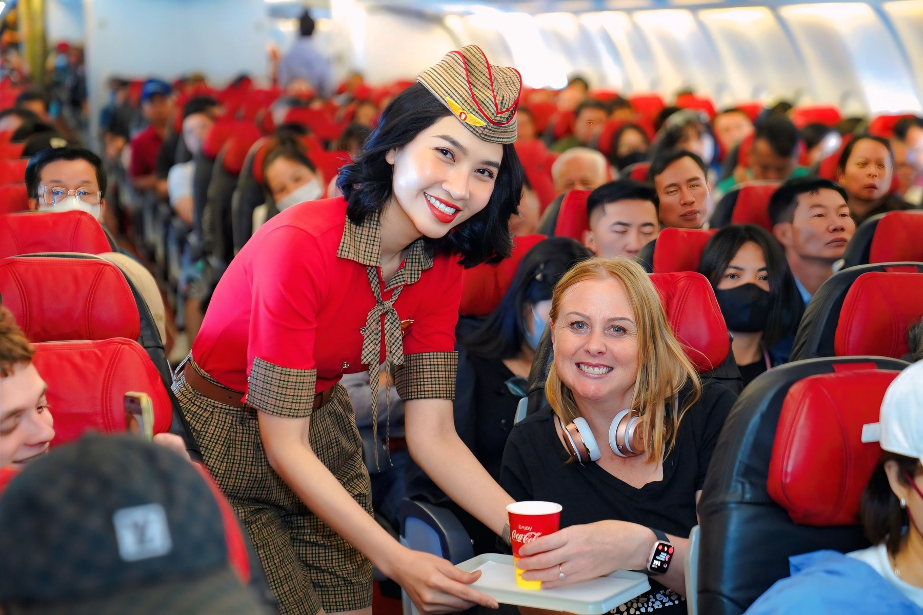 tiep-vien-hang-khong-vietjet-1-1746864264.jpg
