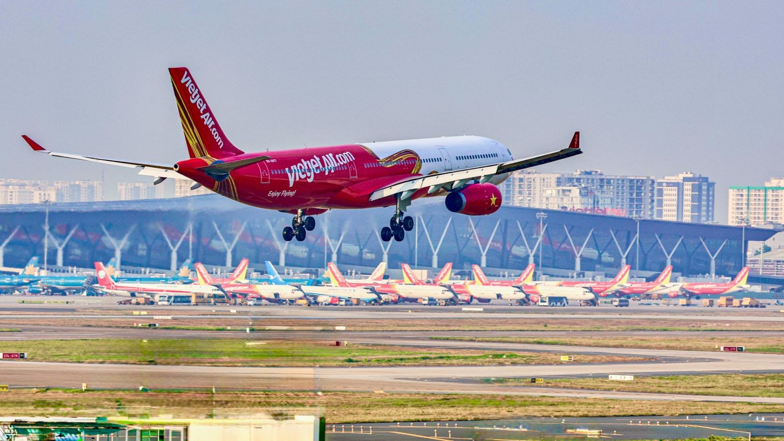 tau-bay-vietjet-1748516965.jpg
