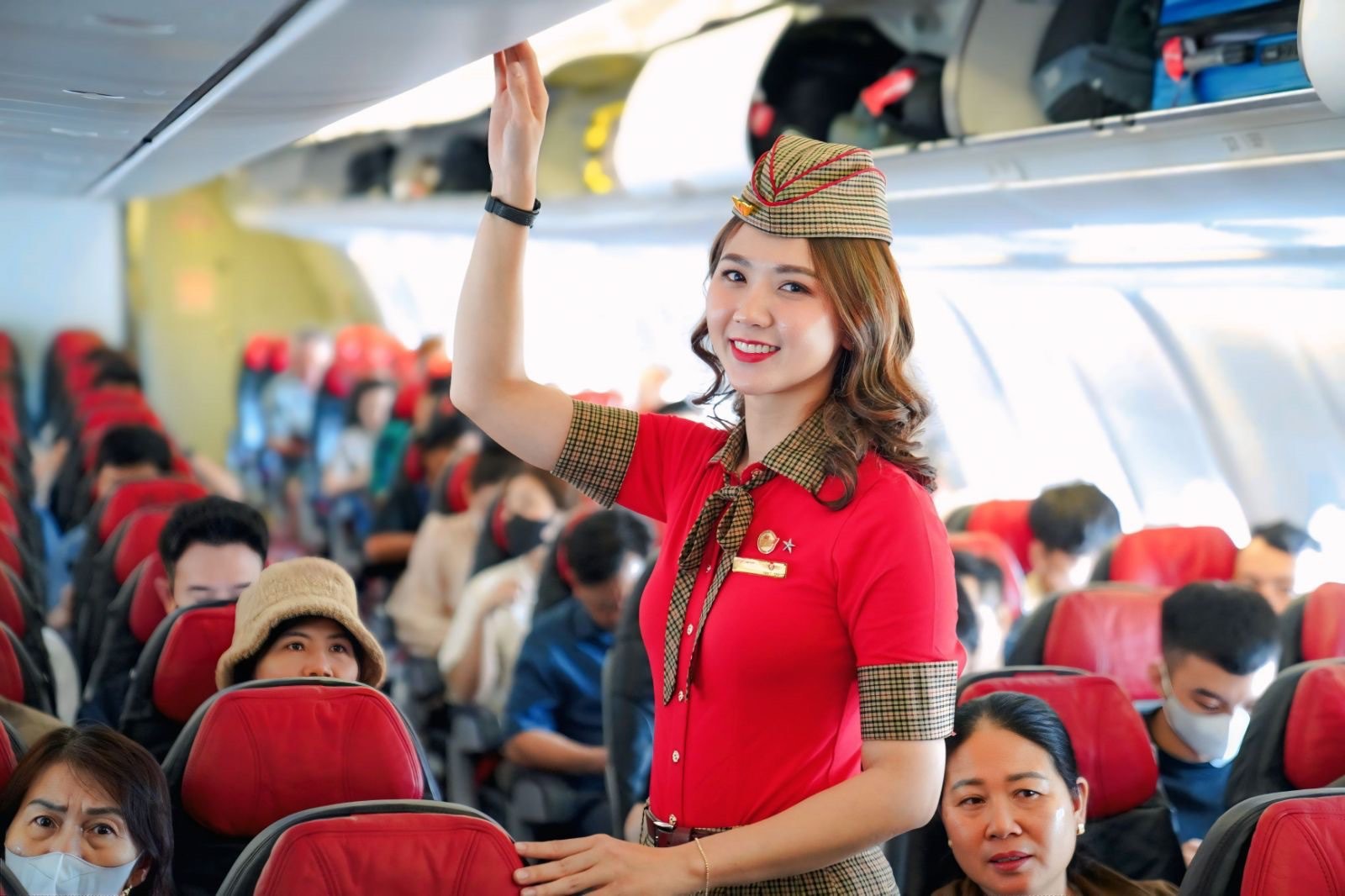 tiep-vien-hang-khong-vietjet-1749727397.jpg