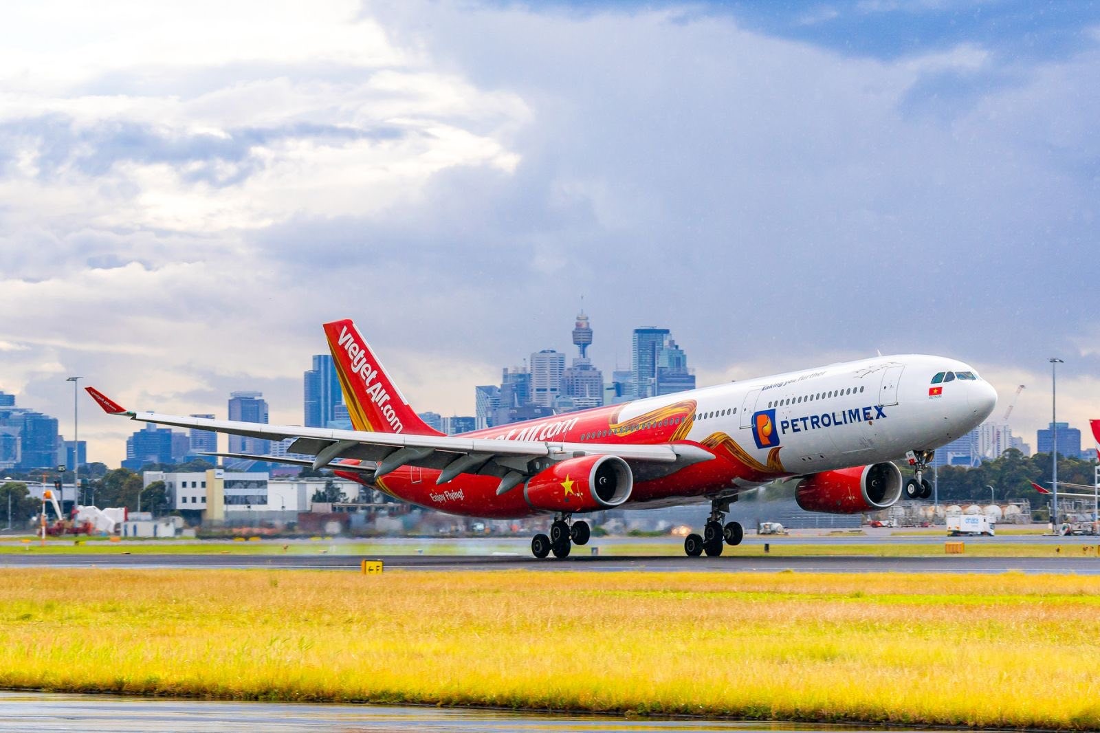 tau-bay-vietjet-2-1755432334.jpg