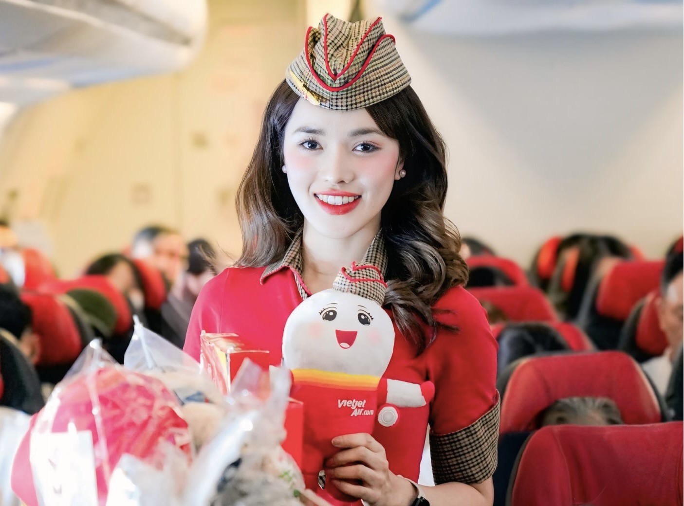 tiep-vien-hang-khong-vietjet-1759976038.jpg
