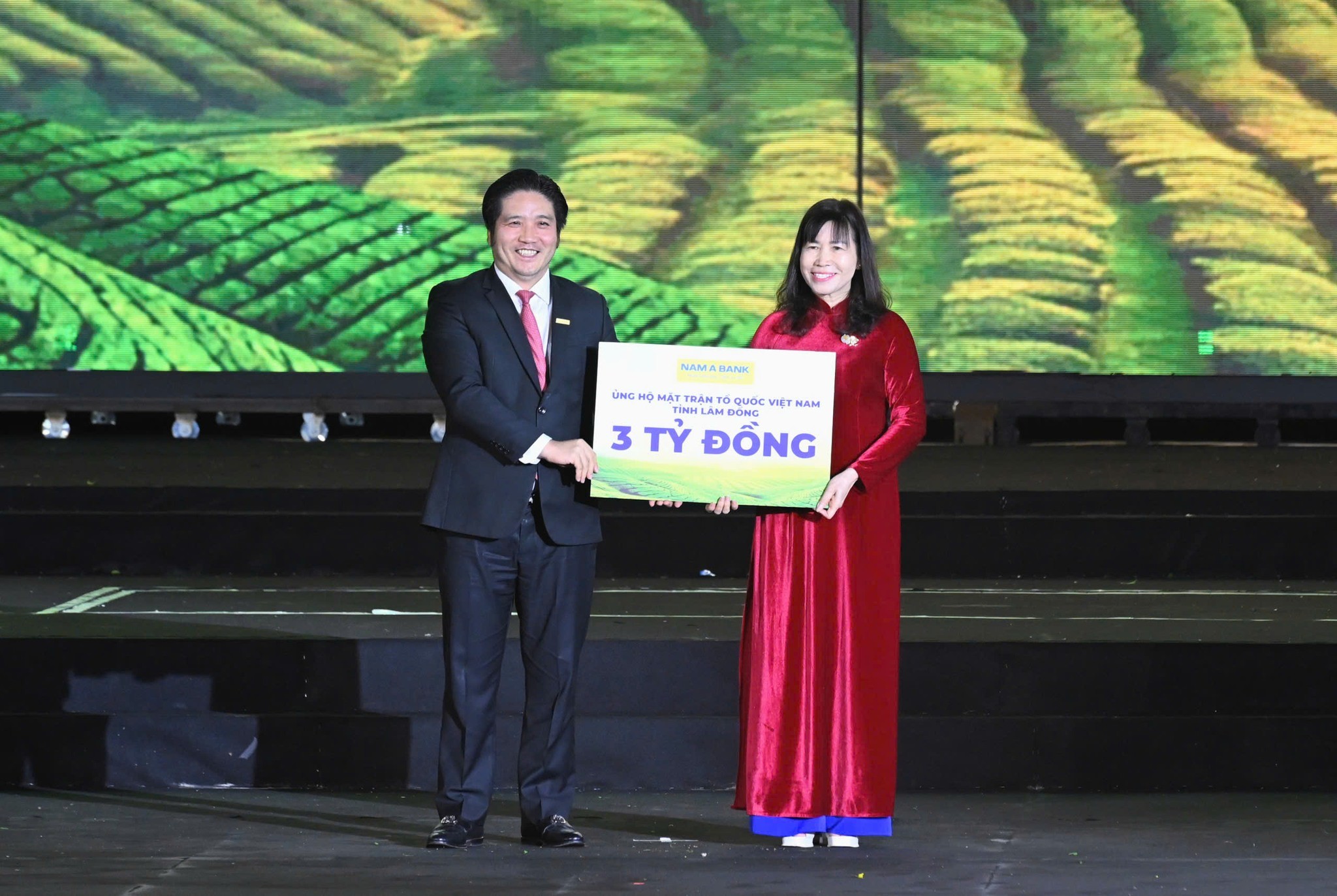 nam-a-bank-trao-tang-3-ty-1765089149.jpg