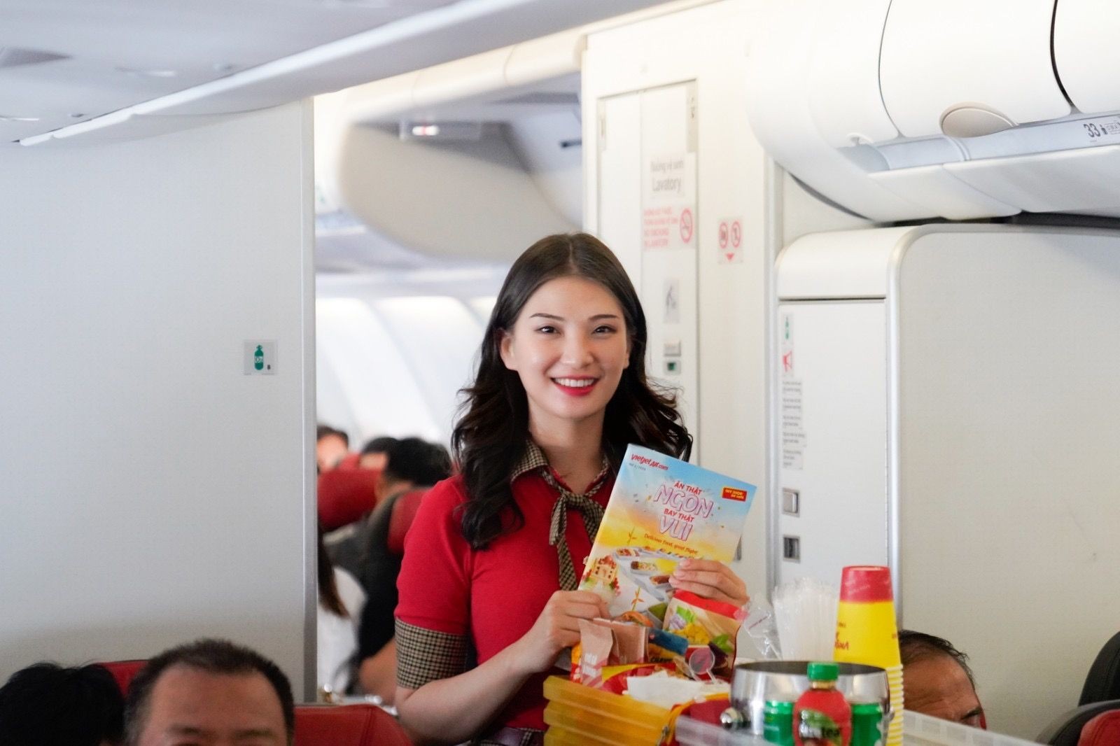 tiep-vien-hang-khong-vietjet-1768874535.jpg