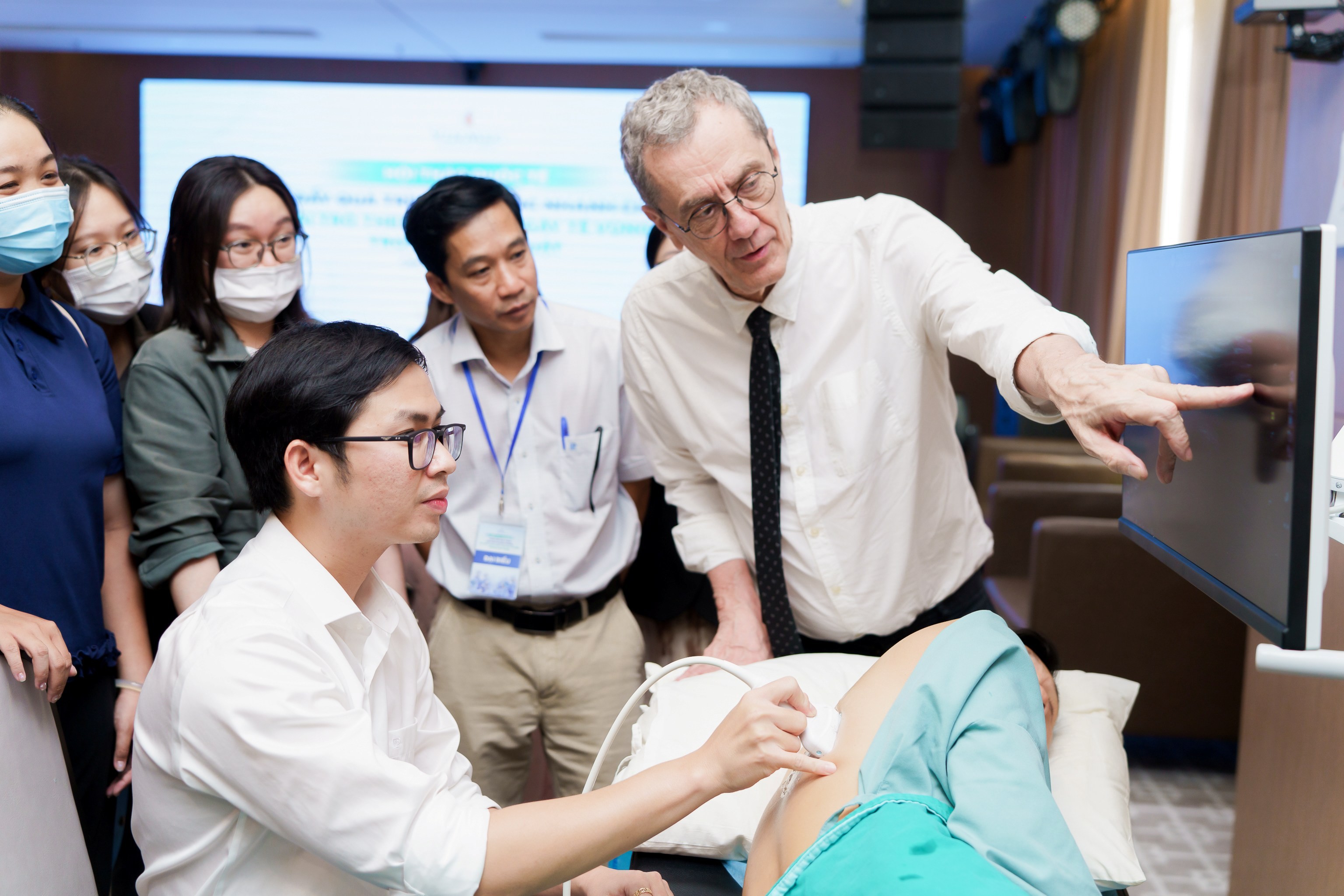 Cơ hội để người bệnh miền Tây tiếp cận phương pháp giảm đau tiên tiến mà không cần lên tuyến trên