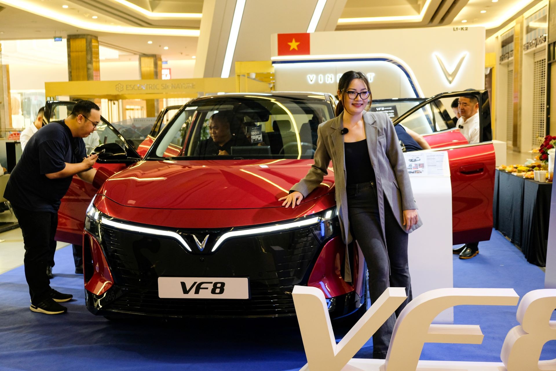 VF 8 thế hệ mới vừa lộ diện tại TP.HCM đã khiến khách Việt “phát sốt”, nhiều người rủ nhau chốt cọc sớm hưởng ưu đãi khủng