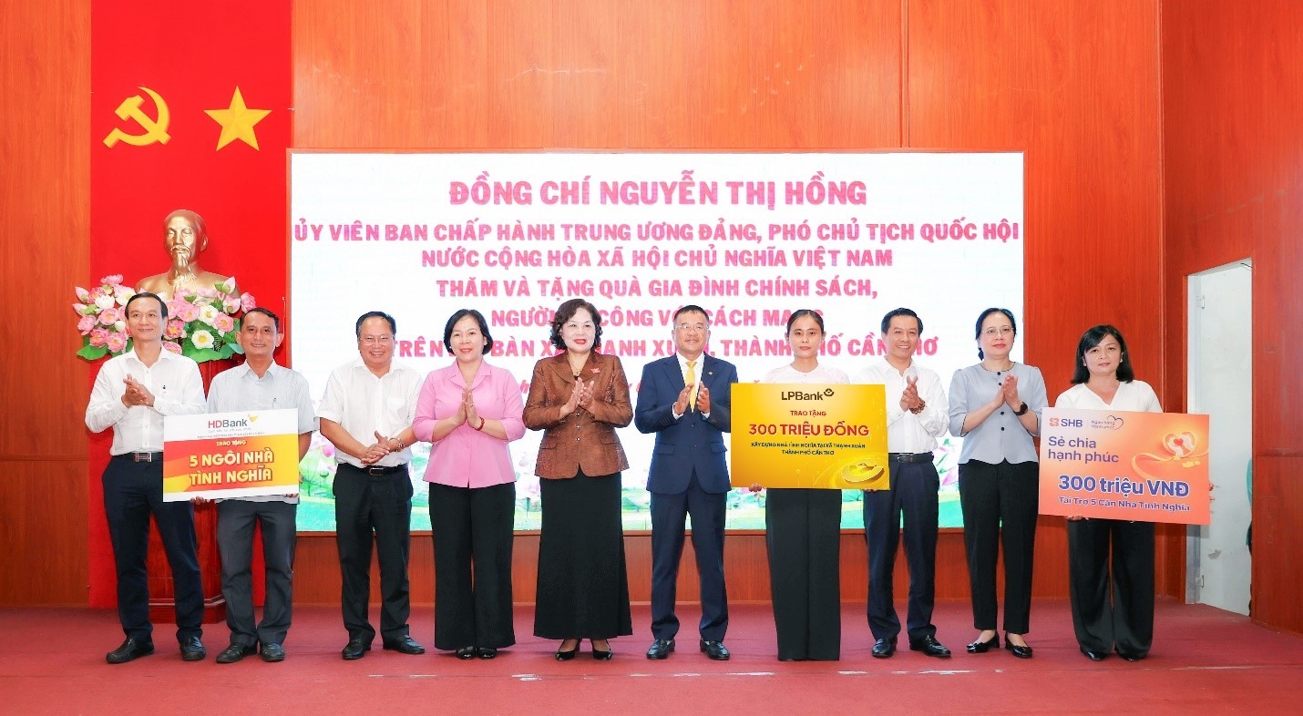 anh-2-lpbank-quy-den-on-dap-nghiax-1784861612.jpg