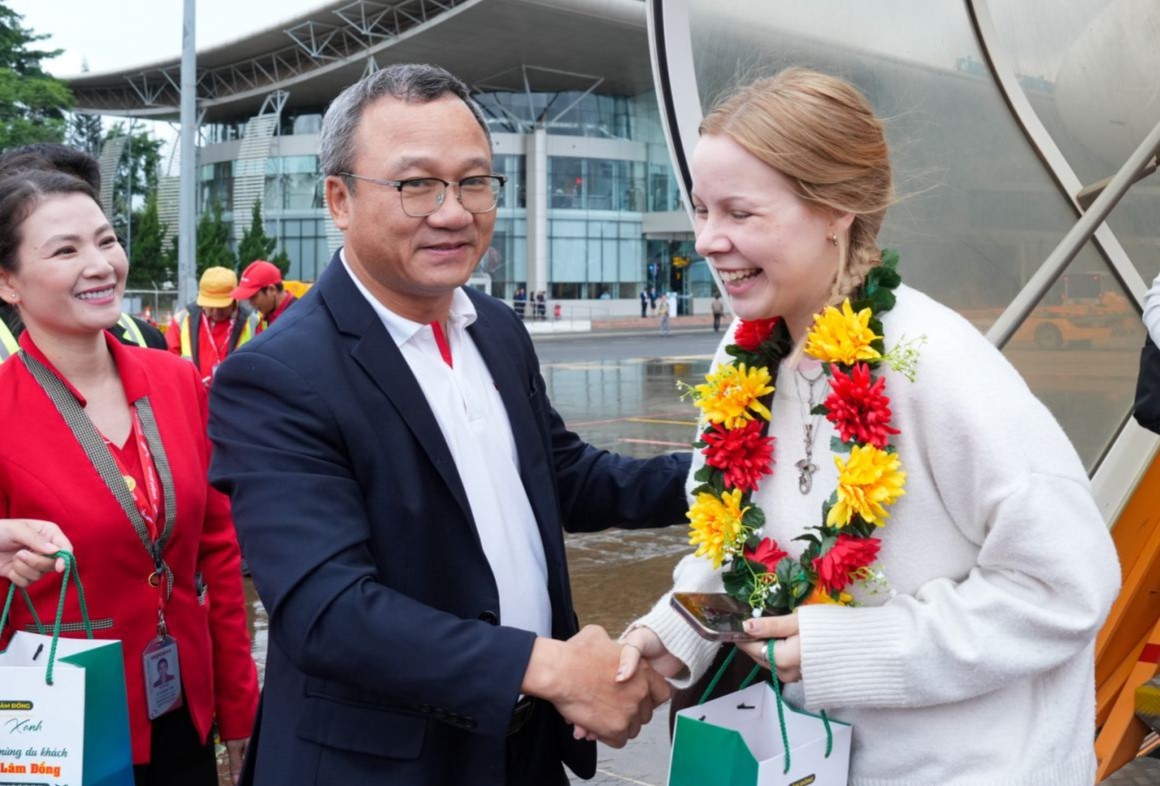 Lâm Đồng tặng Bằng khen cho Vietjet với đóng góp xuất sắc trong việc khôi phục hoạt động của sân bay Liên Khương