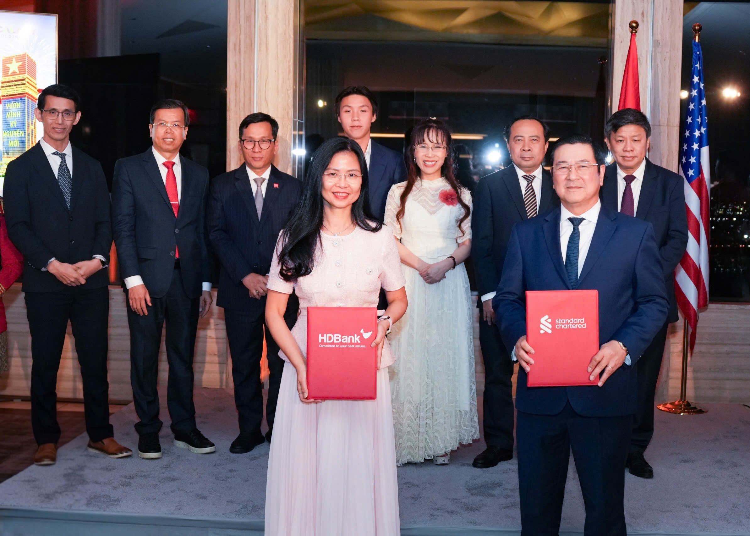 photo-6-hdbank-and-standard-chartered-1790231229.jpg