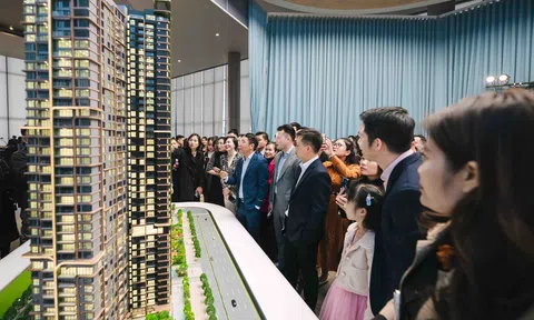 Đối thoại chủ đề “Bảo địa đồng cung - Cửu long hội tụ” cùng nhà nghiên cứu Nguyễn Quang Minh tại Lễ ra mắt sa bàn dự án LUMIÈRE Essence Peak