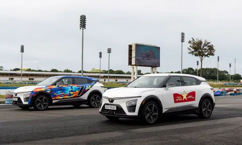 Nữ khách hàng nói về VinFast VF 7: “Lái rồi mới hiểu vì sao chiếc xe này khiến nhiều chị em mê mẩn”