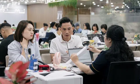 Hàng trăm khách hàng đổ xô ký thủ tục khu Đảo Ngọc: “Đây là vị trí độc nhất, vô nhị”