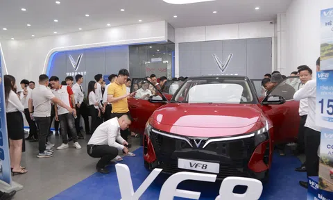 Khoang lái nâng cấp, “full ADAS”, VinFast VF 8 thế hệ mới hút khách cuối tháng 6