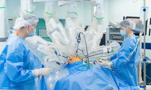 Vượt nửa vòng Trái Đất, bệnh nhân ung thư người Australia chọn Việt Nam để điều trị