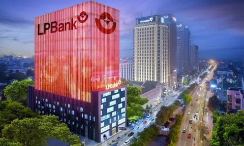 LPBank báo lãi gần 6.000 tỷ đồng, thu ngoài lãi tăng 33% sau 6 tháng đầu năm 2026