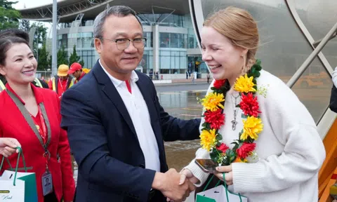 Lâm Đồng tặng Bằng khen cho Vietjet với đóng góp xuất sắc trong việc khôi phục hoạt động của sân bay Liên Khương