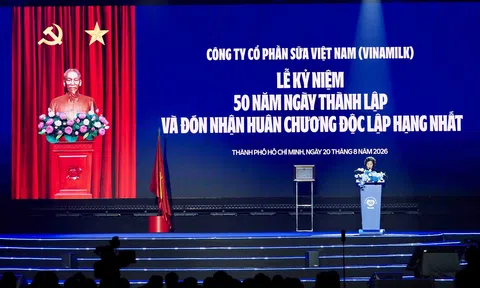 Vinamilk đón nhận Huân chương Độc lập hạng nhất