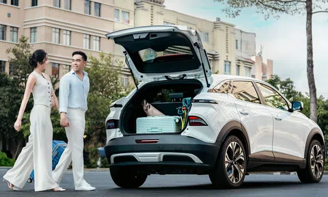 Đưa cả nhà lái thử, khách hàng chọn VinFast VF 6 cho những chuyến về quê