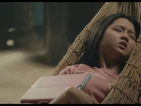 Hậu bán bản quyền đến 27 quốc gia, Bóng Đè tung cảnh hậu trường làm cộng đồng mạng khiếp sợ