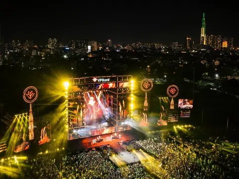 Hơn 15.000 khán giả “quẩy tung ” Đại nhạc hội Light Up Viet Nam do VPBank tổ chức