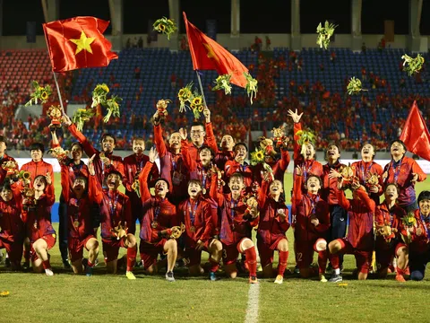 FE CREDIT thưởng nóng 3 tỷ đồng cho đội tuyển bóng đá nữ Việt Nam