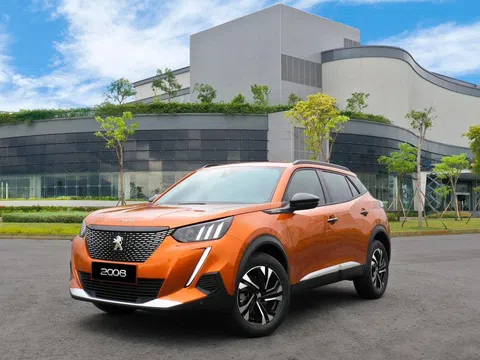 Tập đoàn Thaco thưởng nóng xe Peugeot 2008 cho vận động viên điền kinh Nguyễn Thị Oanh