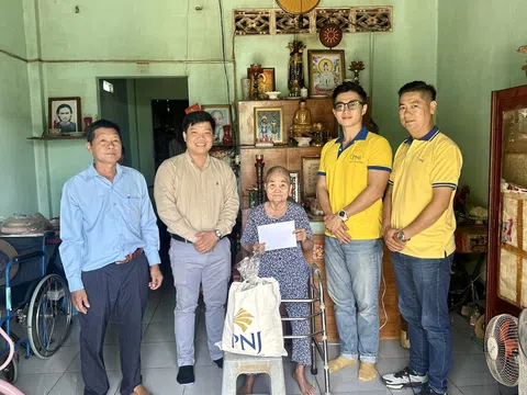 PNJ đến thăm gia đình Mẹ Việt Nam anh hùng khó khăn trên địa bàn huyện Củ Chi