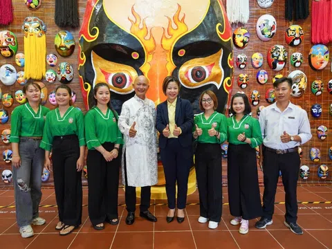 VinWonders Nam Hội An xác lập kỷ lục “Mặt nạ tuồng bằng giấy dó lớn nhất Việt Nam”