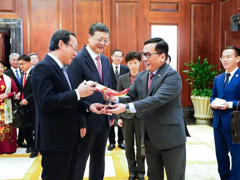Bí thư Thành Uỷ TP. Thượng Hải và Bí thư Thành uỷ TP. Hồ Chí Minh chúc mừng đường bay Thượng Hải – TP. Hồ Chí Minh của Vietjet