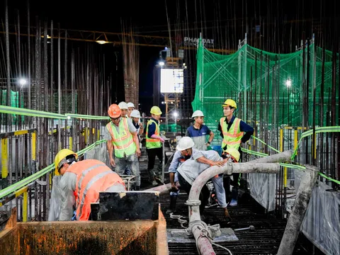 Toàn cảnh thi công tốc lực trên công trường Astral City