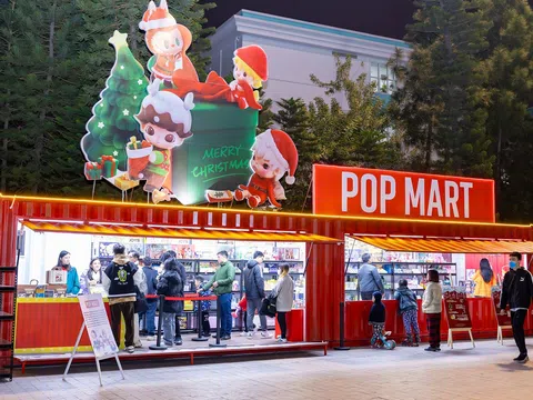 Hội chợ Art toy Giáng sinh quốc tế tại Vincom “gây bão” dịp lễ hội cuối năm