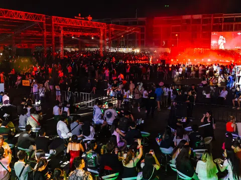 Màn trình diễn pháo hoa kết hợp nhạc nước tại trung tâm mới thu hút hơn 50.000 người