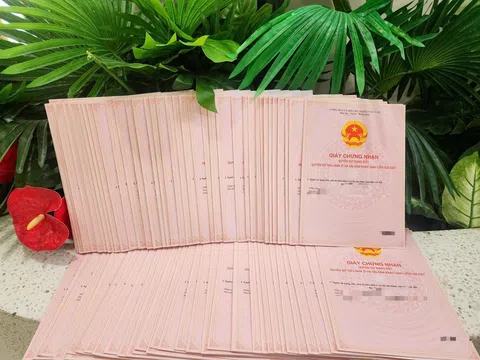 Dự án Gem Sky World (Long Thành) bàn giao GCN quyền sử dụng đất đến khách hàng