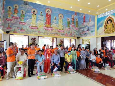 SNG Group trao gần 400 phần quà cho người có hoàn cảnh khó khăn, người khuyết tật tại Tiền Giang