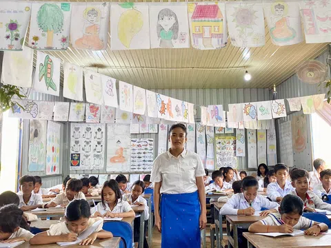 Mang “con chữ” đến với công nhân lao động