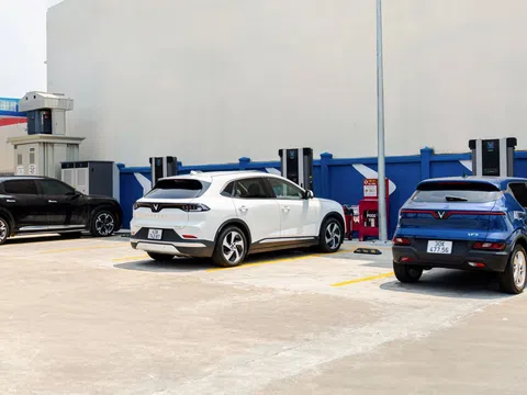 Tiếp tục chi mạnh cho hạ tầng trạm sạc, VinFast thí điểm trụ sạc siêu nhanh 360 kW