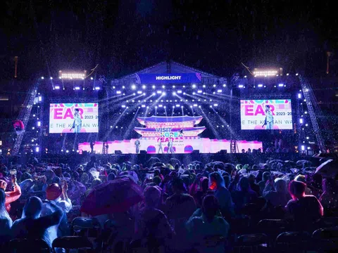 Dàn sao Hàn cùng hàng vạn tín đồ Hallyu khuynh đảo “Trung tâm Hàn Quốc mới tại Hà Nội”