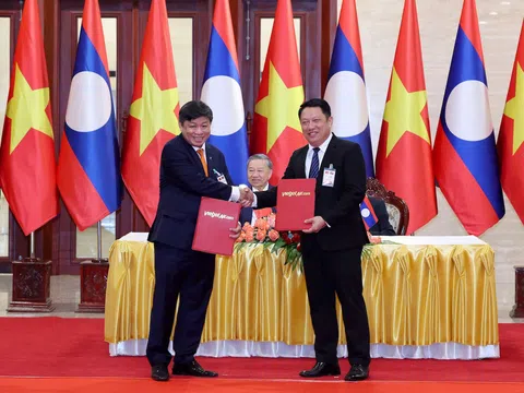 Vietjet trao thoả thuận tăng cường kết nối vận tải hàng không Việt Nam – Lào