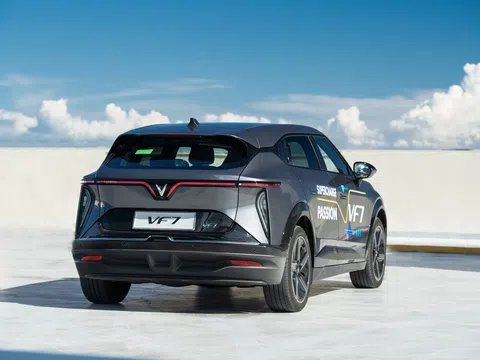 VF 7 bỏ xa các đối thủ trên “đường đua” khi được thêm ưu đãi 50% phí trước bạ