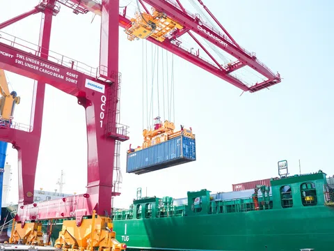 THACO AUTO xuất khẩu body sơn màu và linh kiện xe Kia New Carnival sang Ấn Độ