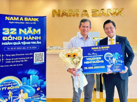 Nam A Bank trao giải đợt 1 chương trình "32 năm đồng hành - Ngàn quà tặng tri ân"